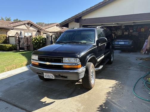 Blue 2000 Chevrolet Blazer LT