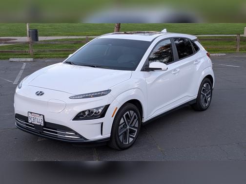 White 2022 Hyundai KONA EV Limited