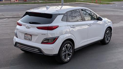 White 2022 Hyundai KONA EV Limited