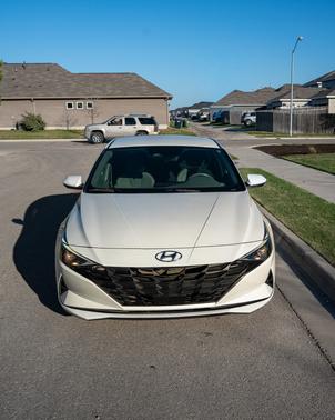 White 2023 Hyundai ELANTRA SEL
