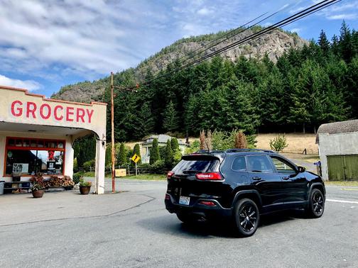 Black 2014 Jeep Cherokee Altitude