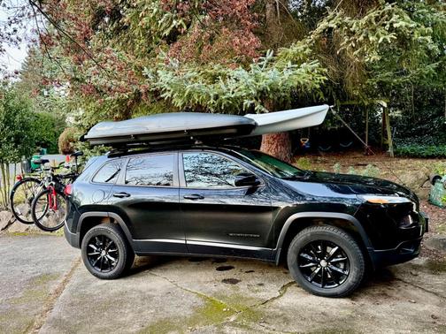Black 2014 Jeep Cherokee Altitude
