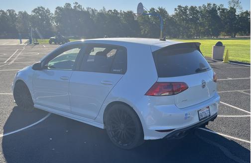 2016 Volkswagen Golf R 4-Door