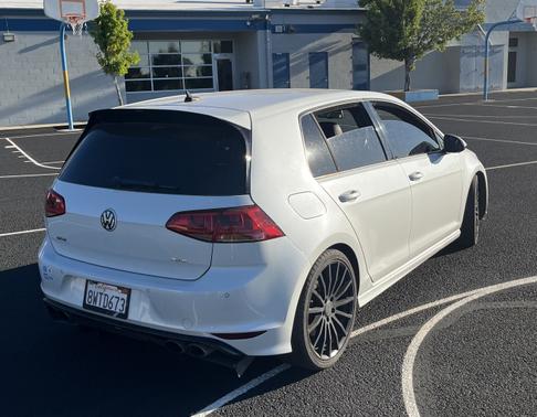 2016 Volkswagen Golf R 4-Door