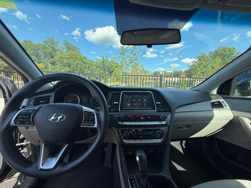 Black 2019 Hyundai SONATA SE