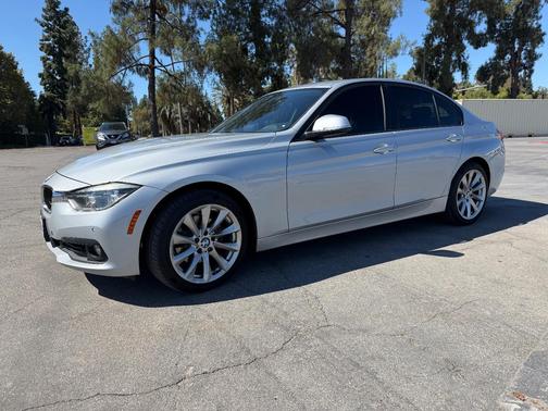 Silver 2018 BMW 320 i