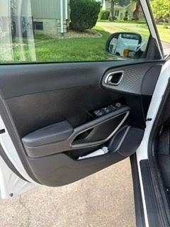 White 2022 Kia Soul LX