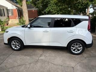 White 2022 Kia Soul LX