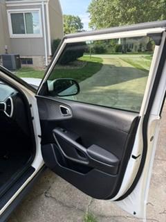 White 2022 Kia Soul LX