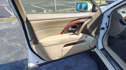 White 2005 Acura RL 3.5