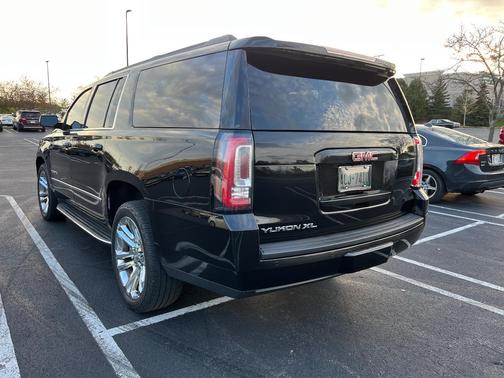 Black 2018 GMC Yukon XL SLT