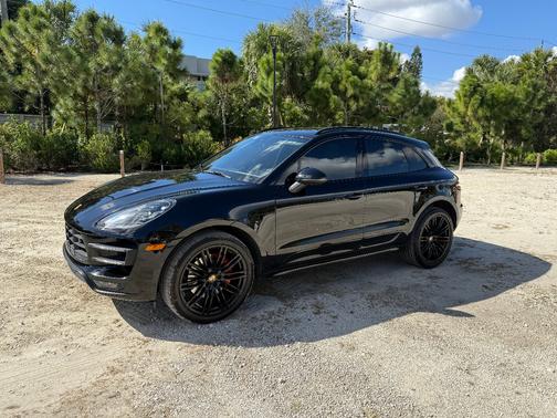 Black 2018 Porsche Macan Macan Turbo