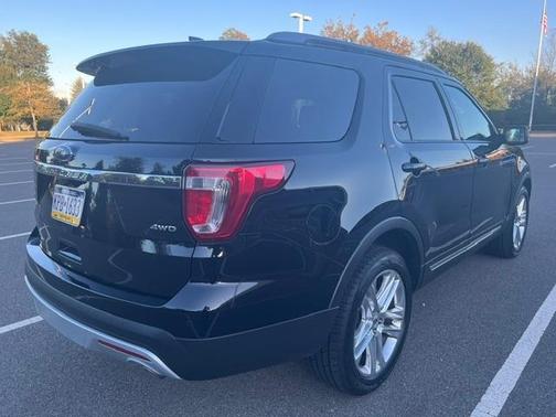 Black 2017 Ford Explorer XLT