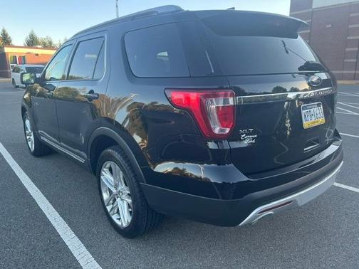 Black 2017 Ford Explorer XLT