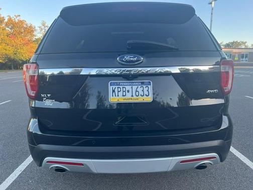 Black 2017 Ford Explorer XLT