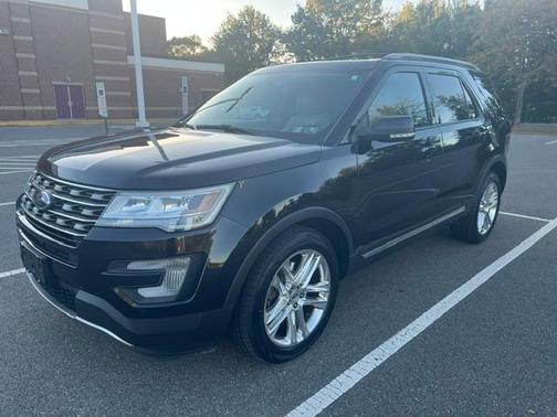 Black 2017 Ford Explorer XLT
