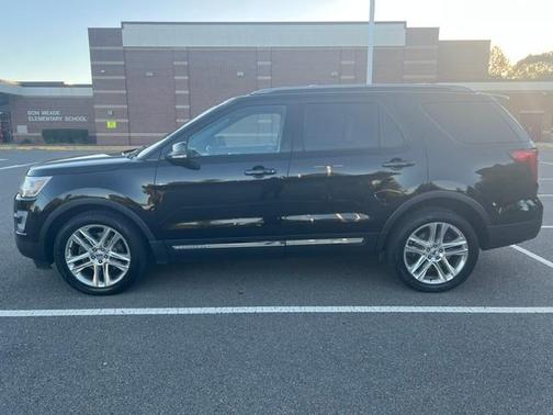 Black 2017 Ford Explorer XLT