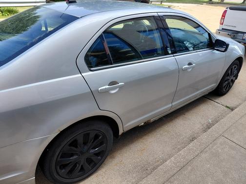 Silver 2011 Ford Fusion SE