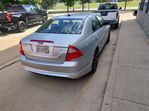 Silver 2011 Ford Fusion SE