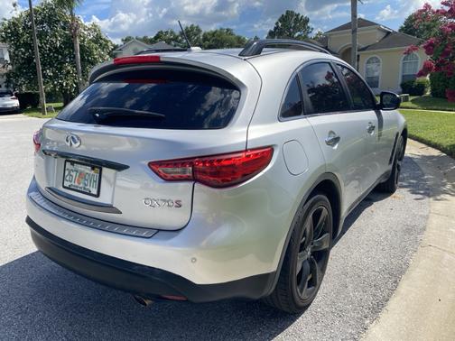 2015 INFINITI QX70 Base