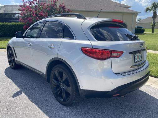 2015 INFINITI QX70 Base