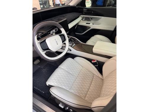2024 Lincoln Nautilus Black Label