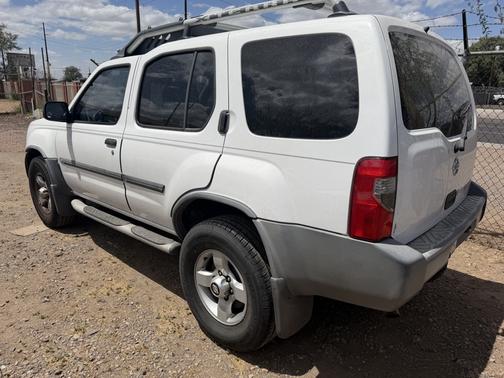 White 2004 Nissan Xterra XE