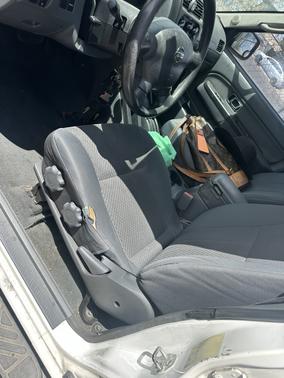 White 2004 Nissan Xterra XE