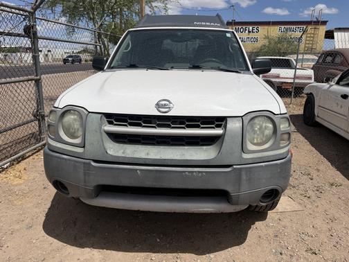 White 2004 Nissan Xterra XE