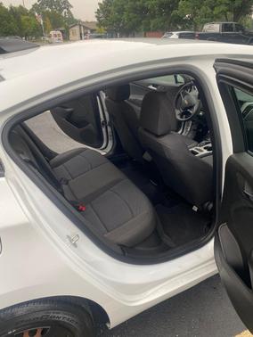 White 2018 Chevrolet Cruze LS