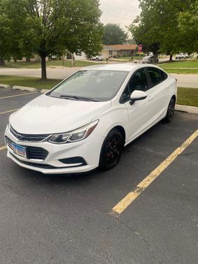 White 2018 Chevrolet Cruze LS