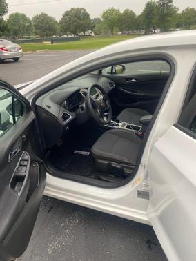 White 2018 Chevrolet Cruze LS