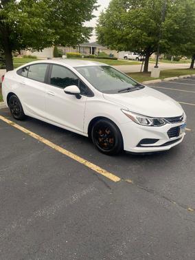 White 2018 Chevrolet Cruze LS