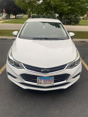 White 2018 Chevrolet Cruze LS
