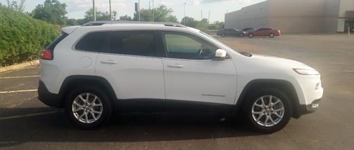 Photo 2 of 7 of 2014 Jeep Cherokee Latitude