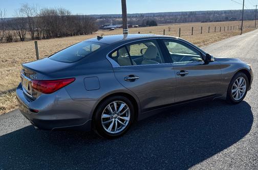 2015 INFINITI Q50 Base