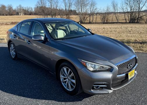 2015 INFINITI Q50 Base