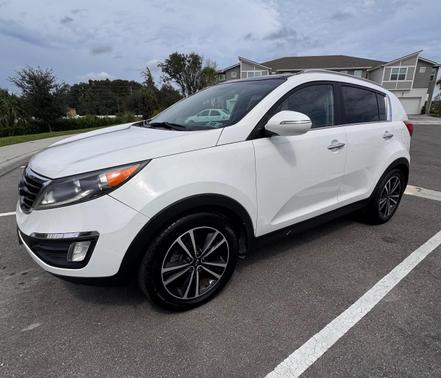 White 2016 Kia Sportage SX