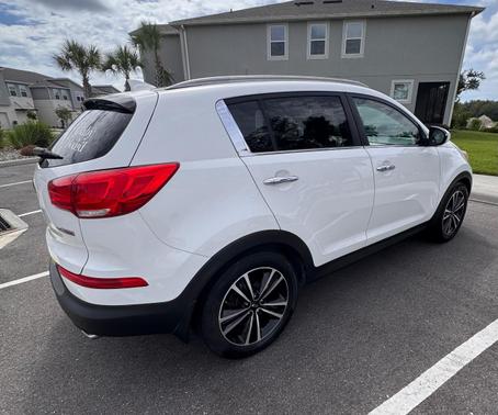 White 2016 Kia Sportage SX