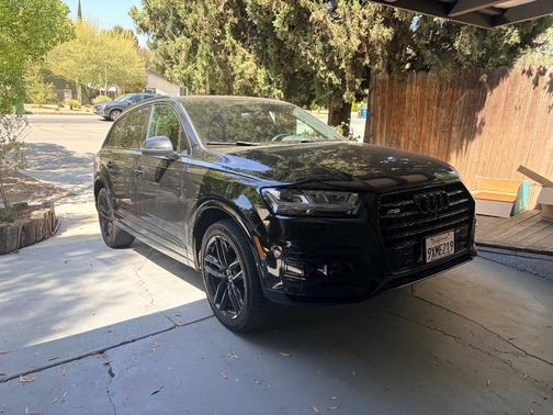 Black 2017 Audi Q7 3.0T Prestige