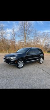 Black 2014 Volkswagen Tiguan Auto SE w/Appearance
