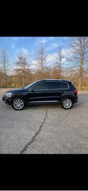 Black 2014 Volkswagen Tiguan Auto SE w/Appearance