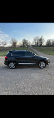 Black 2014 Volkswagen Tiguan Auto SE w/Appearance