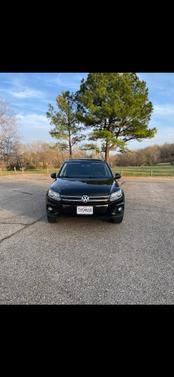 Black 2014 Volkswagen Tiguan Auto SE w/Appearance