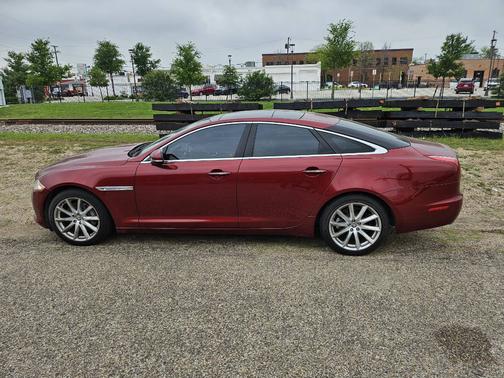 2012 Jaguar XJ Base