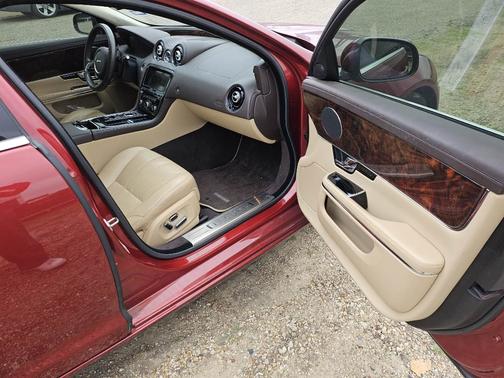 2012 Jaguar XJ Base