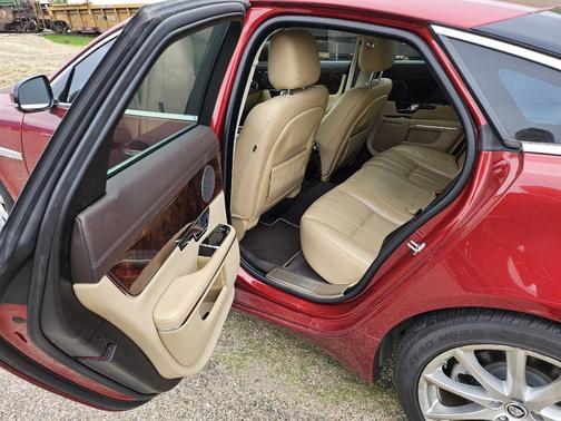 2012 Jaguar XJ Base