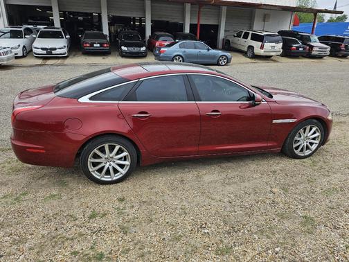2012 Jaguar XJ Base