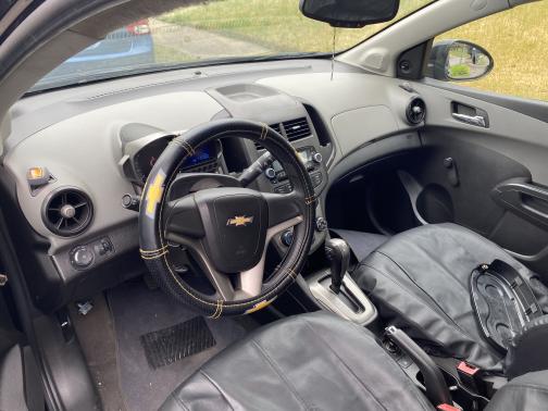 Photo 3 of 6 of 2012 Chevrolet Sonic 2LS