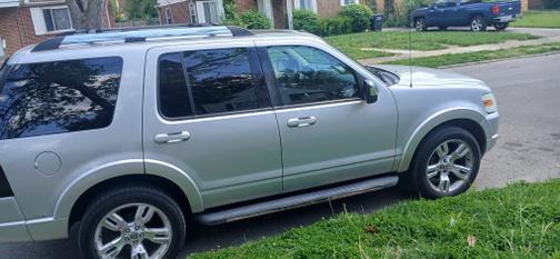 Silver 2010 Ford Explorer Limited